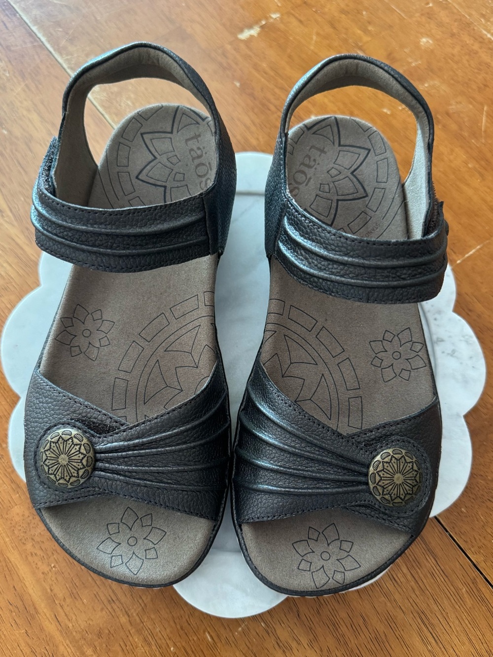 Taos Women's Escape Slide Sandal Leather Size 6